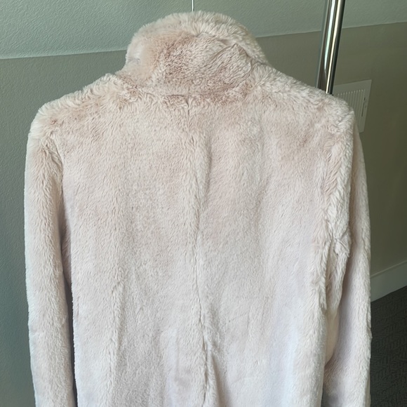 Light pastel pink faux fur jacket - Picture 9 of 9